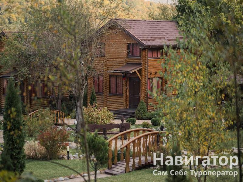 У скалы Монах - туристический комплекс в Хамышки с.