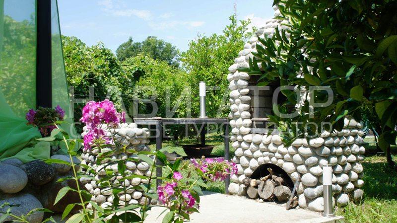 ЛУКОМОРЬЕ В АХАЛАДЗЕ - гостевой дом в Пицунда