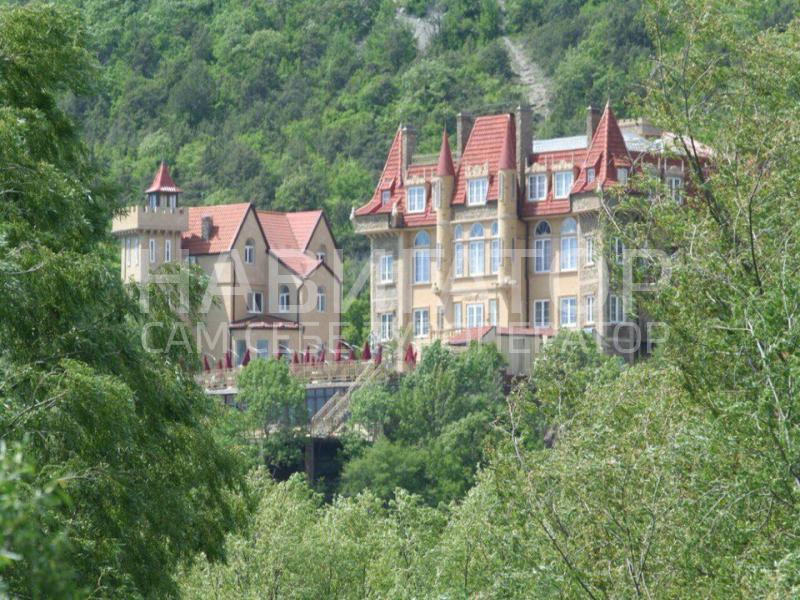 КРЫЛЬЯ - банкетно-гостиничный комплекс в Абрау-Дюрсо КРЫЛЬЯ - банкетно-гостиничный комплекс в Абрау-Дюрсо